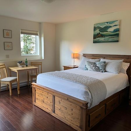 Liahona Guest House Ucluelet Exterior photo