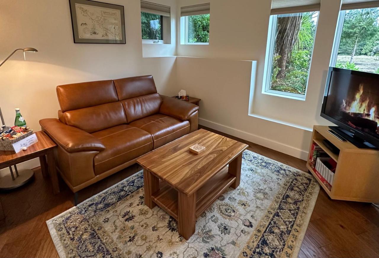 Liahona Guest House Ucluelet Exterior photo