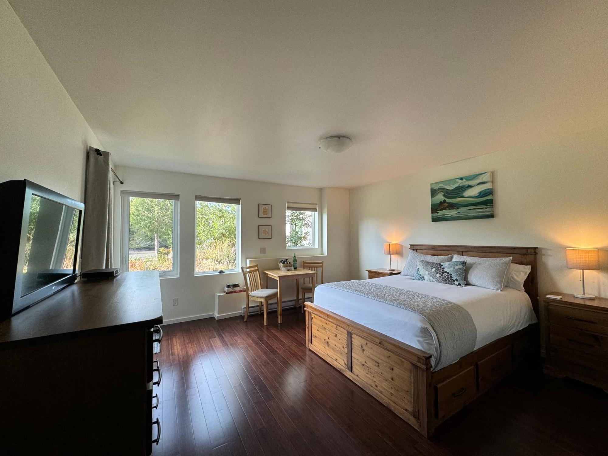 Liahona Guest House Ucluelet Exterior photo